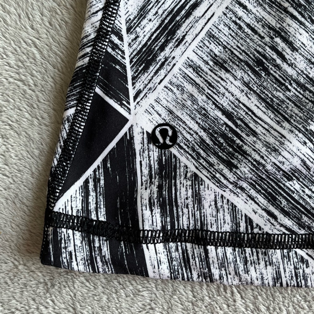 LULULEMON Athletica Black White Plum Hot To Street Tank Heat Wave Top Size 6 - Picture 3 of 6